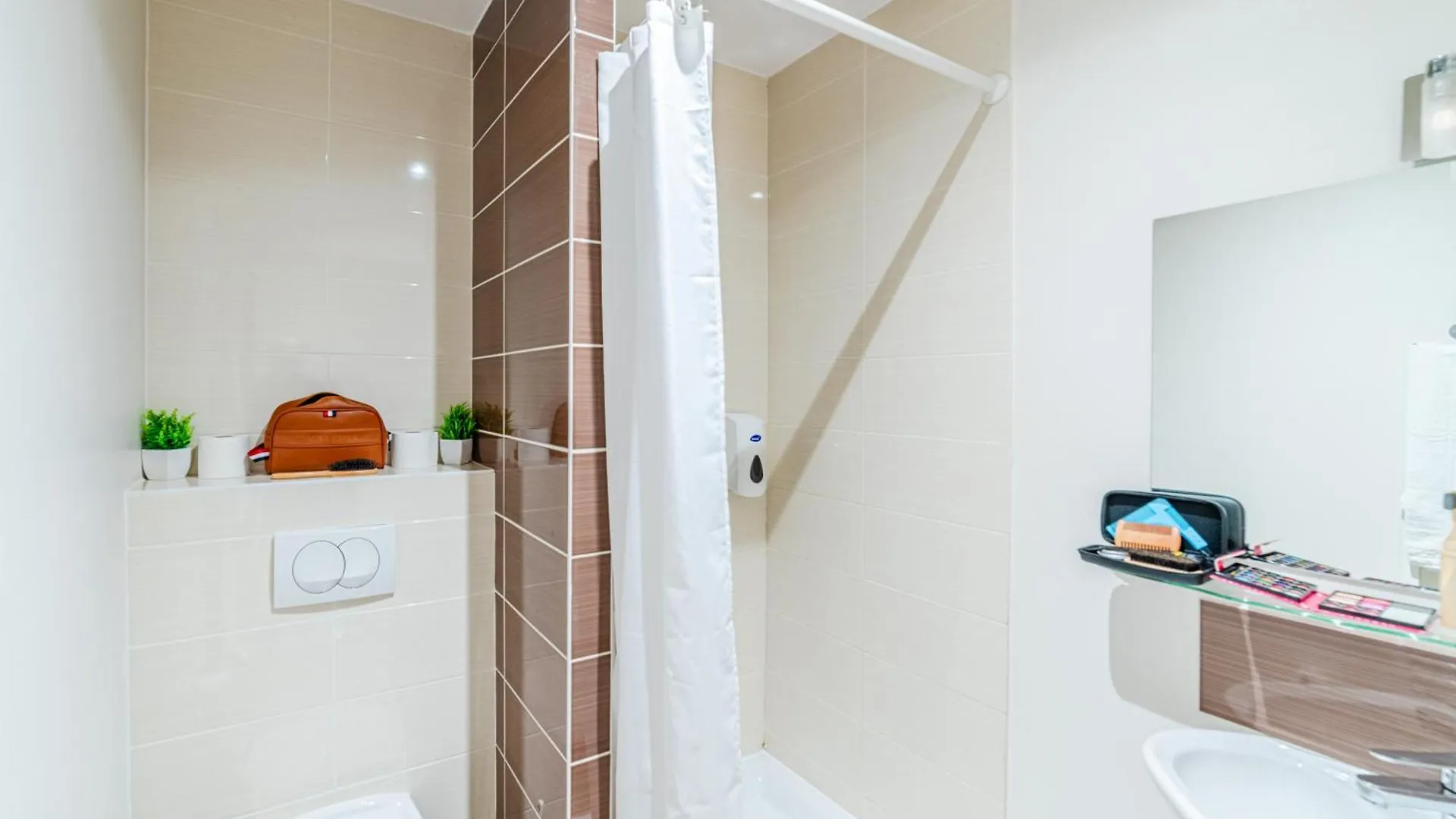 Montempo Apparthotel Lyon Viviani Vénissieux 2*,