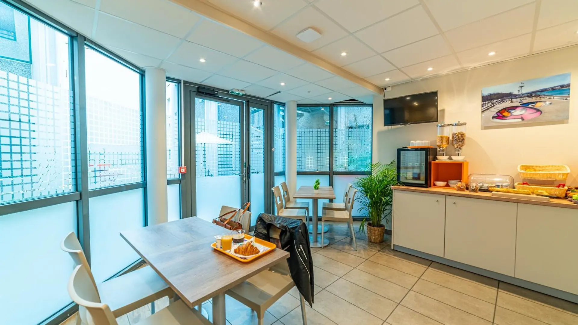 Montempo Apparthotel Lyon Viviani Venissieux 2*,